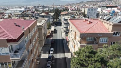 Büyükşehir Belediyesi, Dulkadiroğlu Yenişehir Mahallesi’nde başlattığı asfalt serimini yoğun bir