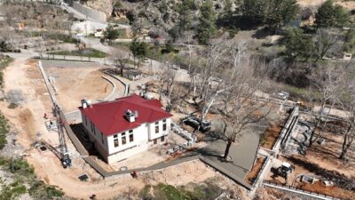 Büyükşehir Belediyesi tarafından Dulkadiroğlu Pınarbaşı mevkiine kazandırılan Çınaraltı Sosyal Tesisleri’nde