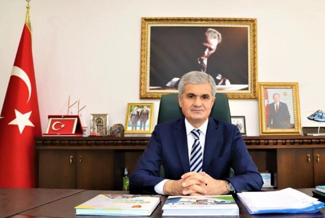 Edinilen bilgilere göre Akpınar, bu görevinden önce Milli Eğitim Bakanı