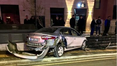 Kahramanmaraş’ta meydana gelen çift taraflı trafik kazasında araçlarda mahsur kalan