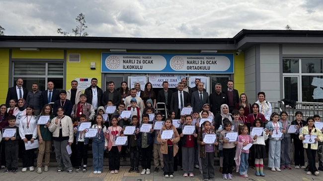 İlçe Milli Eğitim Müdürü Mehmet Kara, öğrencilerin heyecanına ortak oldu.