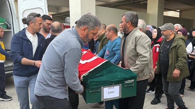 Ayla Kara Son Yolculuğuna Uğurlanıyor Kahramanmaraş’taki Saldırıda Hayatını Kaybeden Öğretmen