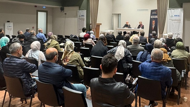 Büyükşehir Belediyesi tarafından düzenlenen Yazarlık Akademisi etkinlikleri kapsamında yazar Duran