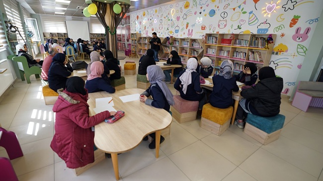 Büyükşehir Belediyesi, Kütüphane Haftası etkinlikleri kapsamında çocuk edebiyatı yazarı Yaşar