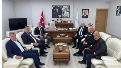 Türkoğlu Belediye Başkanı Mehmet Karaca, bölge belediye başkanlarıyla birlikte Pazarcık