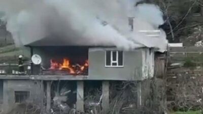 Kahramanmaraş’ın Andırın ilçesinde çıkan ev yangını, maddi hasara yol açtı.