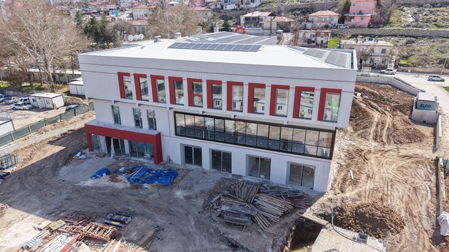 Elbistan İlçe Halk Kütüphanesi’nde çalışmalar tüm hızıyla sürüyor. Her yaştan