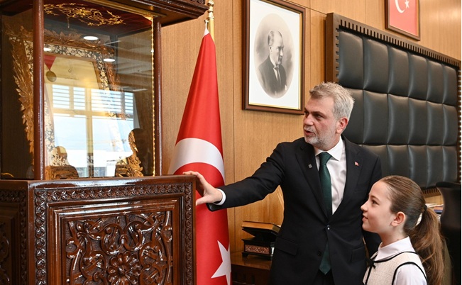 23 Nisan Ulusal Egemenlik ve Çocuk Bayramı’nda Büyükşehir Belediye Başkanı