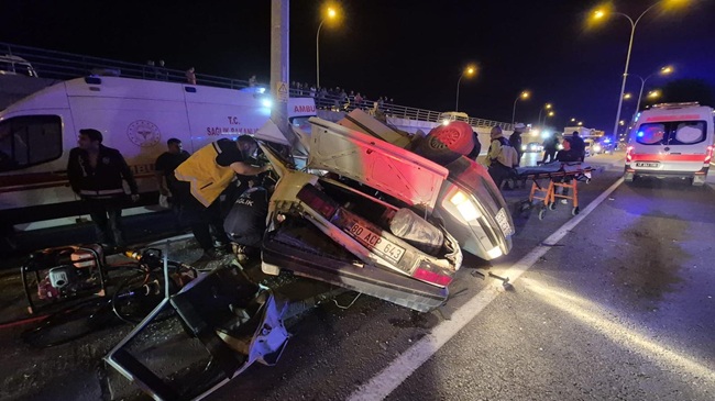 Kahramanmaraş’ta otomobilin aydınlatma direğine çarpması