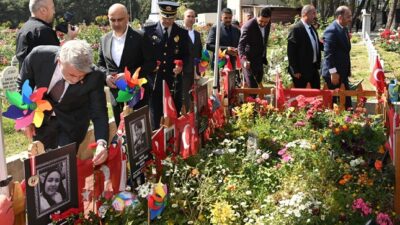 Aziz Şehitler ve Hayatını Kaybeden Öğrenciler Kabri Başında Dualarla Anıldı