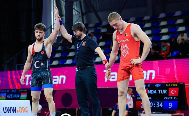 Bulgaristan’ın Samakov kentinde düzenlenen U17 Avrupa Güreş Şampiyonası’nda serbest stil
