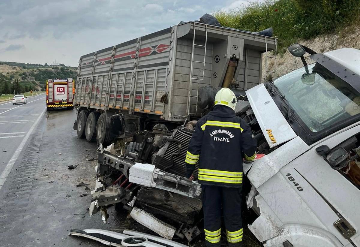 Kahramanmaraş-Gaziantep kara yolu Narlı mevkiinde meydana gelen tek taraflı trafik