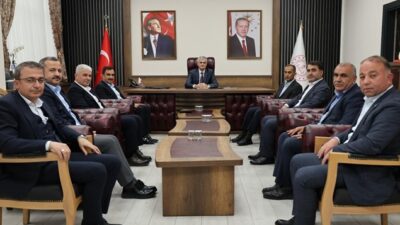Eğitim-Bir-Sen Kahramanmaraş 1 Nolu Şube Başkanı Mehmet Çetin ve beraberindeki