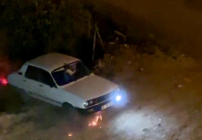 Kahramanmaraş’ın Onikişubat ilçesinde dönüş yapmak istediği sırada aracının arka tekerleri