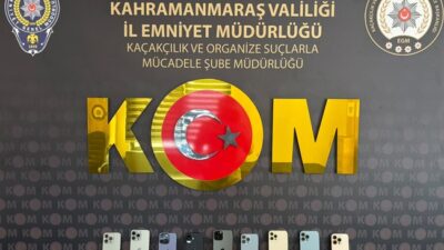 Kahramanmaraş’ta polis ekiplerince düzenlenen operasyonlarda gümrük kaçağı cep telefonları ile