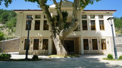 Şehrin En Eski Buluşma Noktası… Çınaraltı Çay Bahçesi’nde Çalışmalar Tamamlanıyor