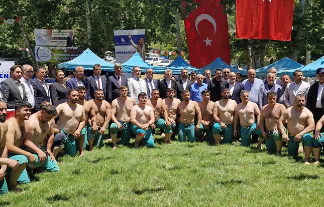 248 Pehlivan Er Meydanında Kıyasıya
