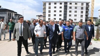 Büyükşehir Belediyesi tarafından Elbistan’da başlatılan yol çalışmalarını yerinde inceleyen Başkan