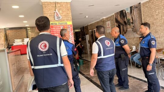 Kahramanmaraş Ticaret İl Müdürlüğü denetim ekipleri ile Kahramanmaraş Büyükşehir Belediyesi