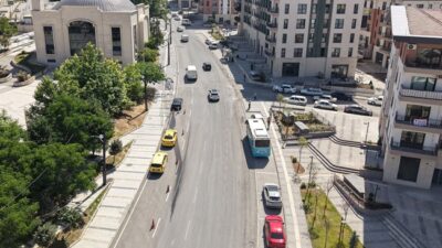 Büyükşehir Belediyesi, Dulkadiroğlu Zübeyde Hanım Caddesi’nde ikinci etap asfalt çalışmasına