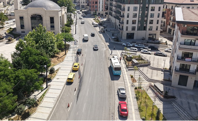 Büyükşehir Belediyesi, Dulkadiroğlu Zübeyde Hanım Caddesi’nde ikinci etap asfalt çalışmasına