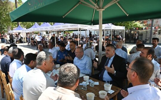Türkoğlu Belediyesi tarafından bu yıl ikincisi düzenlenen Geleneksel Aşure İkramı