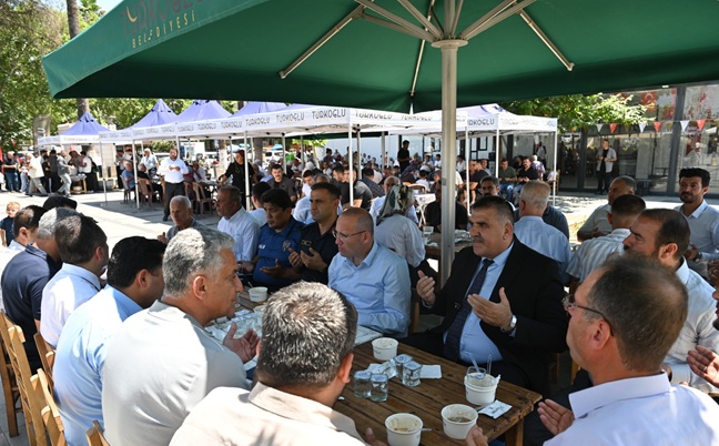Türkoğlu Belediyesi tarafından bu yıl ikincisi düzenlenen Geleneksel Aşure İkramı