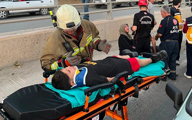Kahramanmaraş’ın Dulkadiroğlu ilçesine bağlı Bahçelievler Mahallesi’nde meydana gelen zincirleme trafik