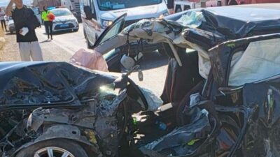 Kahramanmaraş’ın Pazarcık ilçesinde yabancı plakalı otomobilin kontrolden çıkarak önce başka