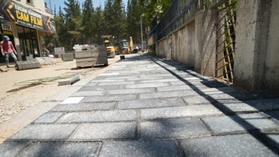 Girne Caddesi’nde Dönüşüm Sürüyor; Asfaltın Ardından Yürüyüş Yolları Yapılıyor Büyükşehir
