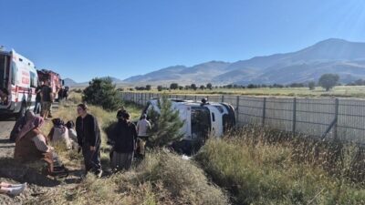 Kahramanmaraş’ın Göksun ilçesinde tarım işçilerini taşıyan aracın kontrolden çıkarak yol