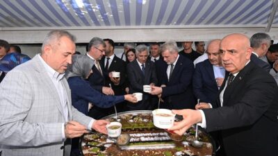 Tarihi Ulu Camii’nde Binlerce Kişiye Aşure İkramı Büyükşehir, Binlerce Vatandaşı