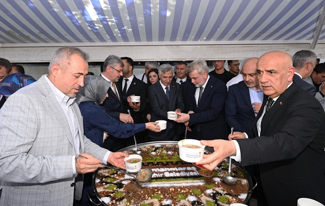 Tarihi Ulu Camii’nde Binlerce Kişiye