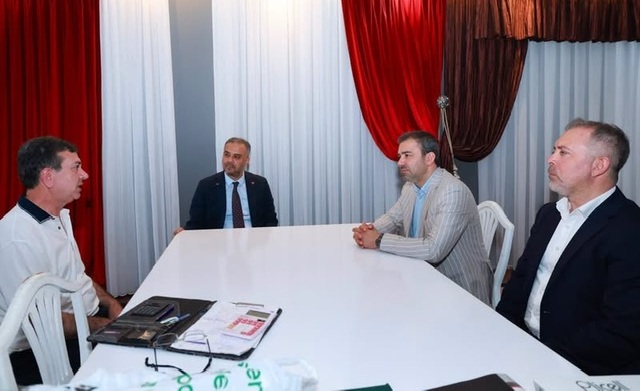 Onikişubat Belediye Başkanı Hanifi Toptaş, ilçe genelindeki esnafı ziyaret ederek