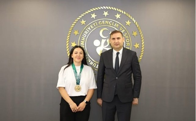 Kahramanmaraşlı milli sporcu Safiye Temizdemir, İtalya’nın Lonato kentinde düzenlenen ISSF