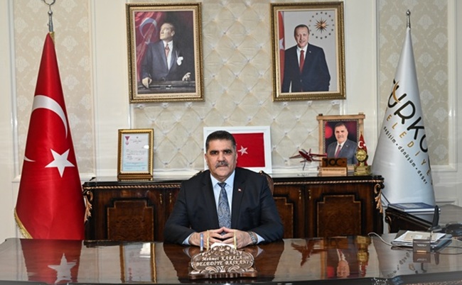 Türkoğlu Belediyesi, ilçenin farklı mahallelerinde parke, çevre düzenlemesi ve yeşil