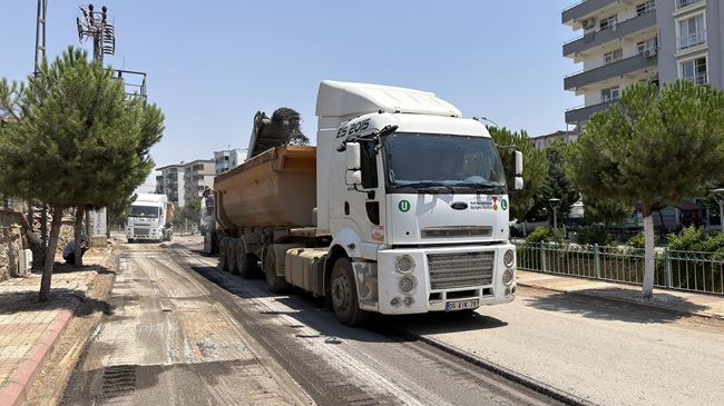 Büyükşehir Belediyesi, Türkoğlu Gaziler Mahallesi’nde ulaşımın yoğun olarak kullanıldığı Dereboyu