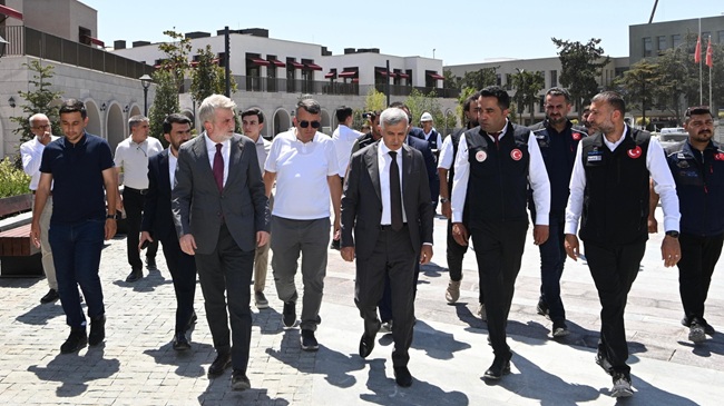 Vali Ünlüer ve Başkan Görgel, Trabzon Caddesi ile Demirciler Çarşısı’nda