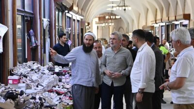Büyükşehir Belediye Başkanı Fırat Görgel, Tarihi Kapalı Çarşı’da esnaf ve