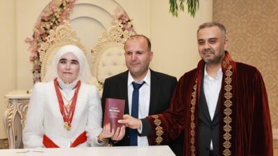 Kahramanmaraş’ta sevgi engel tanımadı: Doğuştan görme engelli iki öğretmen hayatlarını