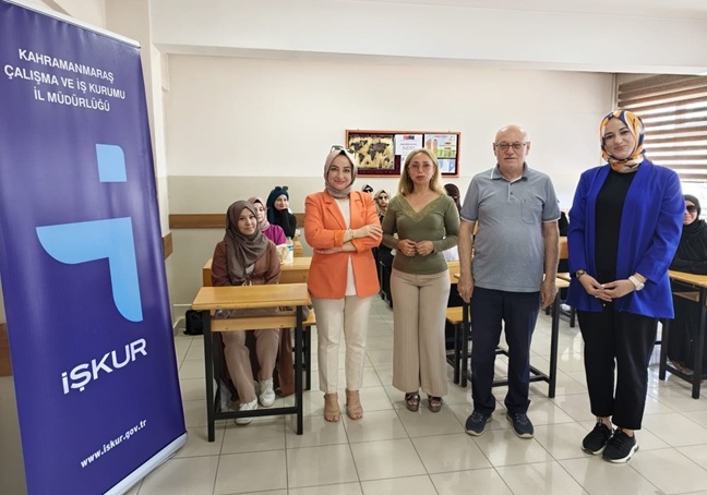 &nbsp; Dulkadiroğlu Halk Eğitimi Merkezi’nde Kursiyerlere İş Arama ve İletişim
