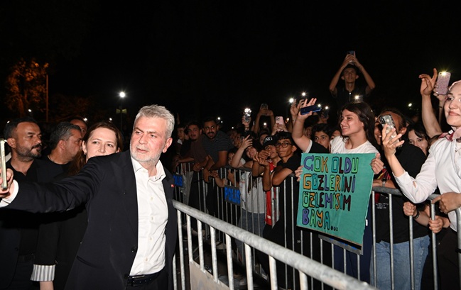 Büyükşehir Belediyesinin Uluslararası Kahramanmaraş Ağustos Fuarı, binlerce vatandaşın katılımıyla coşkulu
