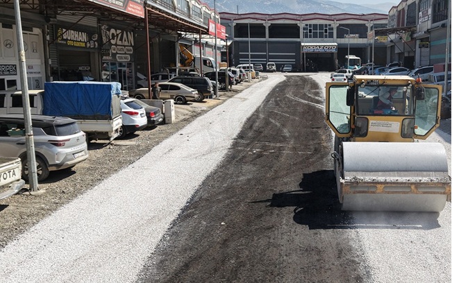 Büyükşehir Belediyesi, Yeni Sanayi Sitesi’nde 11 sokak ve caddeyi sathi