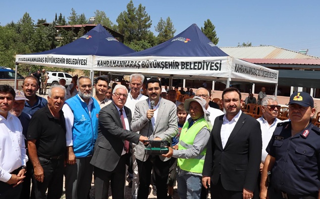 Kahramanmaraş’ın Pazarcık ilçesine bağlı Sakarkaya Mahallesi’nde yapımı gerçekleştirilecek caminin temeli,
