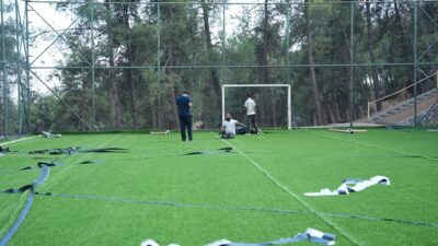 Büyükşehir Belediyesi, şehir genelinde 31 halı sahayı gençlerin hizmetine sunarken,