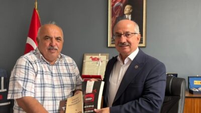 Gazeteci-Yazar Bekir Doğan’dan İl Müdürü Ahmet Uçar’a Anlamlı Kitap Takdimi