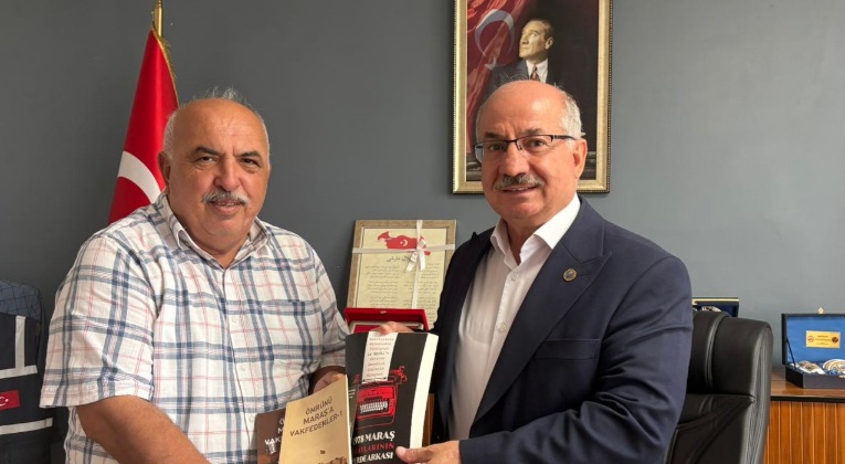 Gazeteci-Yazar Bekir Doğan’dan İl Müdürü Ahmet Uçar’a Anlamlı Kitap Takdimi