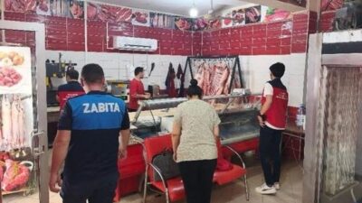 Pazarcık Belediyesi Zabıta Müdürlüğü ekipleri, Narlı Mahallesi’nde faaliyet gösteren kasap
