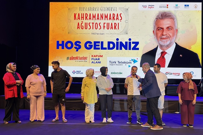 Büyükşehir Belediyesinin Uluslararası Geleneksel Ağustos Fuarı, onuncu gününde de aileleri