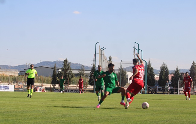 Kahramanmaraş Akedaş İstiklalspor, sahasında konuk ettiği Sakaryaspor’a 3-1 mağlup oldu.